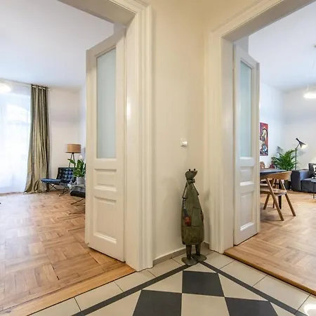 Διαμέρισμα Stylish Renovated *