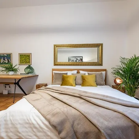 Stylish Renovated *
