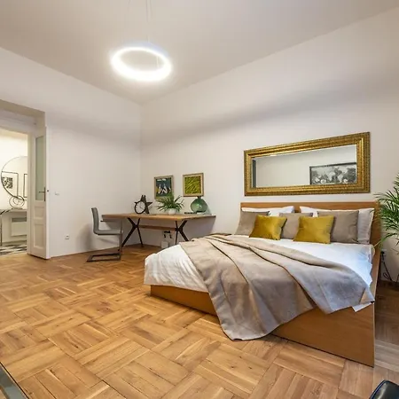 Stylish Renovated Διαμέρισμα *